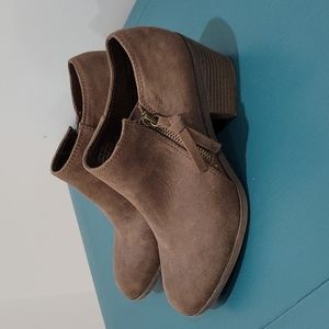 Rock & Candy Brown Booties 7.5